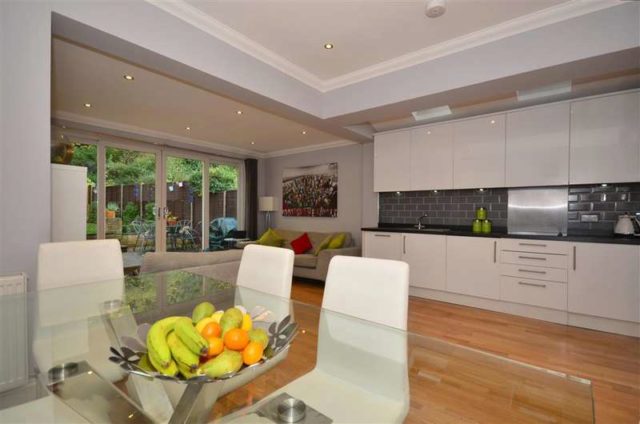  Image of 2 bedroom Apartment for sale in Purley Park Road Purley CR8 at Purley Surrey Purley, CR8 2BT
